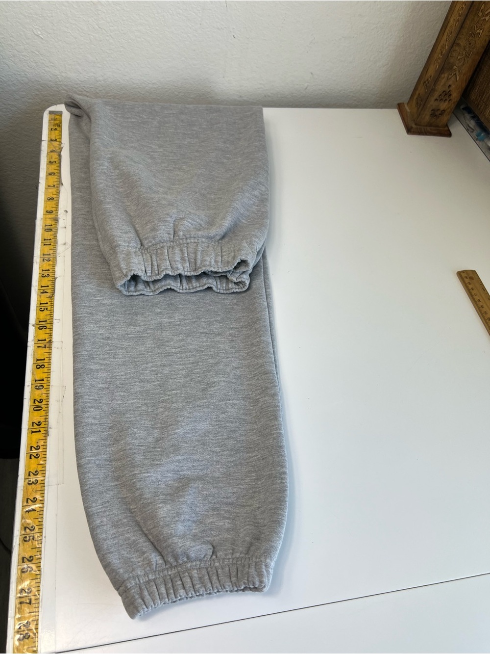 ALO Yoga Accolade Sweatpant
Athletic Color Grey. Size S - Picture 11 of 13